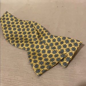 Vineyard Vines Ships Wheel Bow Tie